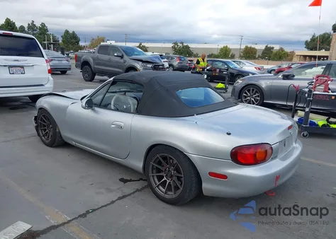 1999 Mazda Mx-5 Miata Leather Pkg/Popular Equipment Pkg/Sports Pkg/Touring Pkg z USA, uszkodzony, nr VIN JM1NB3534X0131320